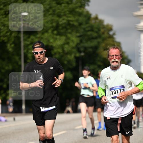 29.06.2025 - hella hamburg halbmarathon Dr. Thomas Lammeyer http://msf.ph/oto/8305408 29.06.2025 10:16:38 Kennedybrücke 1020, 1051, 2531, 2942, 3360, 3363, 4532, 5150, 6489, 7014, 7907, 8398, 8405, 8917, 9428, 9705, 10067, 10402, 10409, 11025 meine-sportfotos.de