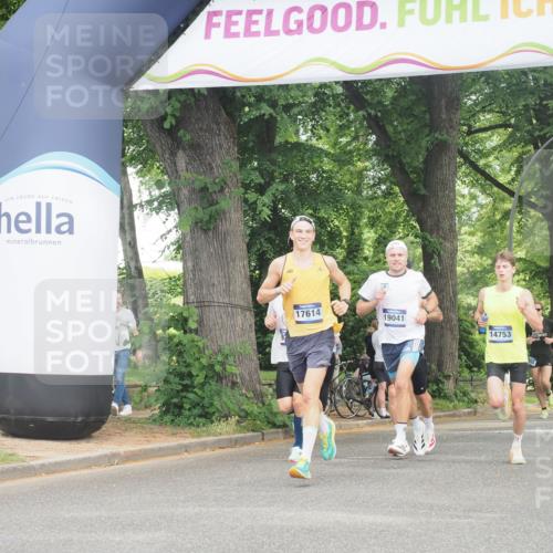 29.06.2025 - hella hamburg halbmarathon KatJ http://msf.ph/oto/8305487 29.06.2025 10:14:29 Zwischen KM18-KM19  meine-sportfotos.de