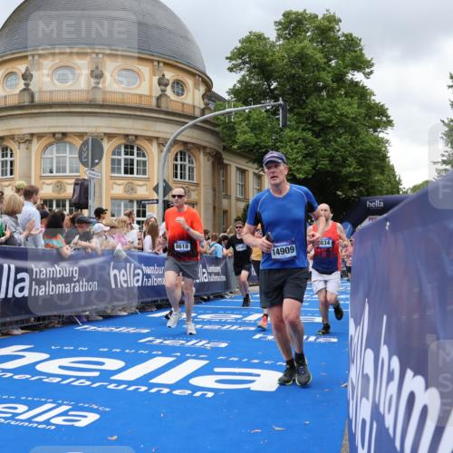 29.06.2025 - hella hamburg halbmarathon Strokosch-Dieckow http://msf.ph/oto/8305498 29.06.2025 10:55:43 Ziel 1120, 1143, 1179, 1834, 2955, 2982, 3256, 4897, 5021, 6569, 6924, 7221, 8255, 8618, 10212, 11039, 12483, 12515, 12858, 13474, 14365, 14909, 15896, 16401, 16434, 16786, 18064, 18125, 18190, 18867, 19047 meine-sportfotos.de