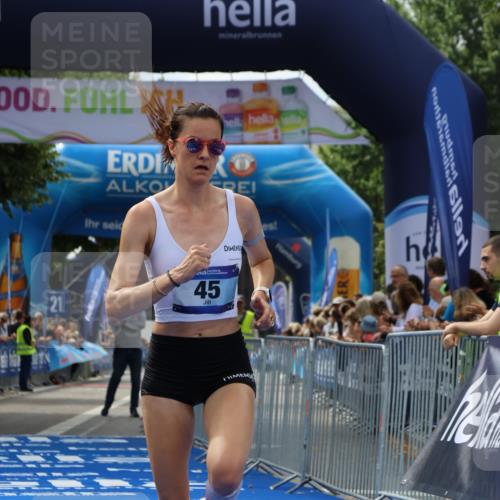 29.06.2025 - hella hamburg halbmarathon Strokosch-Dieckow http://msf.ph/oto/8305499 29.06.2025 10:15:45 Ziel 45 meine-sportfotos.de