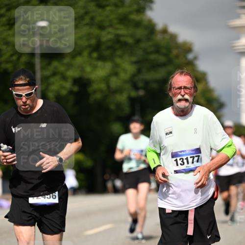 29.06.2025 - hella hamburg halbmarathon Dr. Thomas Lammeyer http://msf.ph/oto/8305562 29.06.2025 10:16:39 Kennedybrücke 1020, 1051, 2531, 2942, 3360, 3363, 4532, 5150, 6489, 7014, 7873, 7907, 8398, 8405, 8917, 9428, 9705, 10067, 10402, 10409, 11025 meine-sportfotos.de