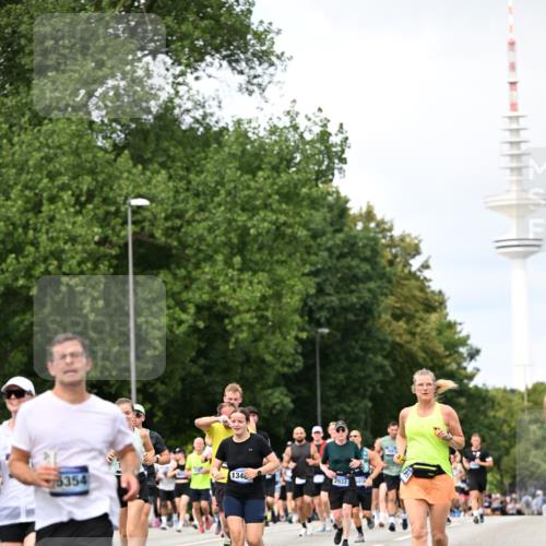 29.06.2025 - hella hamburg halbmarathon Dr. Thomas Lammeyer http://msf.ph/oto/8305639 29.06.2025 10:38:09 Kennedybrücke 1189, 1275, 1764, 1787, 2038, 2276, 2464, 2496, 2526, 2933, 3264, 3340, 3345, 3848, 4445, 4807, 4824, 4826, 5096, 5141, 5557, 5566, 5569, 5691, 5821, 5822, 5887, 6364, 6515, 6516, 6574, 6956, 7027, 7565, 7633, 7653, 7982, 8157, 8277, 8282, 8349, 8375, 8377, 8383, 8401, 8620, 9094, 9438, 9875, 9995, 10007, 10048, 10071, 10561, 10564, 10800, 11229, 11237, 11338 meine-sportfotos.de