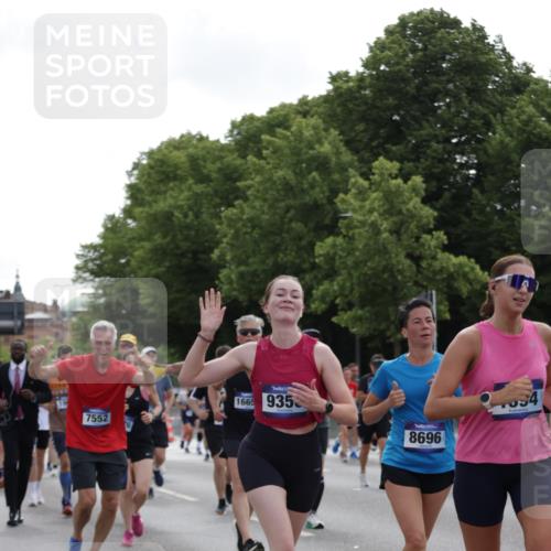 29.06.2025 - hella hamburg halbmarathon Jannik Wohlers http://msf.ph/oto/8305650 29.06.2025 10:37:45 Lombardsbrücke 1196, 1394, 1457, 1596, 1742, 1901, 1966, 2498, 2786, 3242, 3716, 3880, 4414, 4921, 5300, 5713, 6199, 6200, 6697, 6751, 6930, 7118, 7165, 7552, 7629, 7914, 8198, 8199, 8539, 8615, 8696, 9350, 9391, 10025, 10584, 11152, 11421, 11479, 11812, 12573, 12675, 12892, 12997, 13103, 13442, 14016, 14163, 14406, 15329, 15355, 15417, 15562, 15762, 16061, 16211, 16220, 16465, 16658, 16876, 16942, 17053, 18572, 18592, 18937 meine-sportfotos.de
