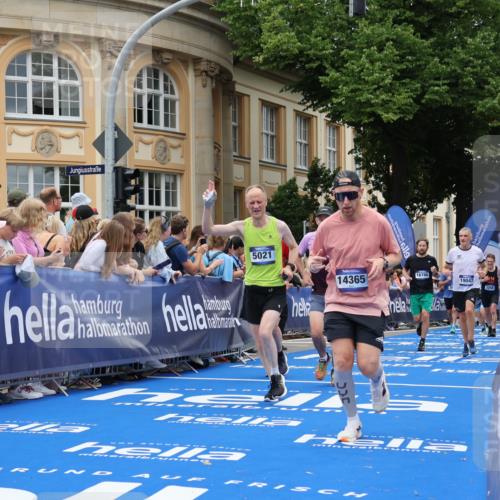 29.06.2025 - hella hamburg halbmarathon Strokosch-Dieckow http://msf.ph/oto/8305682 29.06.2025 10:55:46 Ziel 1143, 1179, 1834, 2612, 3256, 3668, 4772, 4897, 5021, 6569, 6924, 7221, 7976, 8255, 8618, 10212, 12483, 12858, 13474, 14365, 14909, 16401, 16434, 16786, 18125, 18190, 18867, 19047 meine-sportfotos.de