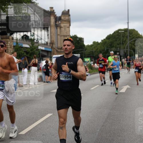 29.06.2025 - hella hamburg halbmarathon Yannick Fuchs http://msf.ph/oto/8305726 29.06.2025 10:50:16 20KM 1877, 2083, 2378, 2741, 3042, 3048, 4152, 4594, 4813, 5287, 5465, 5570, 5721, 5744, 6759, 7037, 7547, 7646, 8311, 8330, 8968, 8996, 9246, 9622, 9884, 9903, 10084, 10093, 10665, 11143, 11554, 11638, 11870, 12590, 12858, 13691, 14588, 14867, 15134, 15407, 16008, 16009, 16043, 16121, 16620, 16625, 16679, 17268, 17468, 17660, 17993, 18117, 18531, 18634, 18867, 18966 meine-sportfotos.de