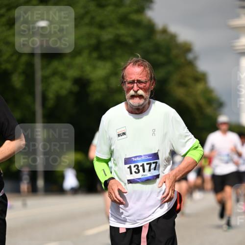 29.06.2025 - hella hamburg halbmarathon Dr. Thomas Lammeyer http://msf.ph/oto/8305732 29.06.2025 10:16:39 Kennedybrücke 1020, 1051, 2531, 2942, 3360, 3363, 4532, 5150, 6489, 7014, 7873, 7907, 8398, 8405, 8917, 9428, 9705, 10067, 10402, 10409, 11025 meine-sportfotos.de