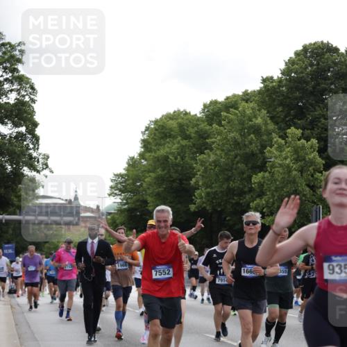 29.06.2025 - hella hamburg halbmarathon Jannik Wohlers http://msf.ph/oto/8305747 29.06.2025 10:37:45 Lombardsbrücke 1196, 1394, 1457, 1596, 1742, 1901, 1966, 2498, 2786, 3242, 3716, 3880, 4414, 4921, 5300, 5713, 6199, 6200, 6697, 6751, 6930, 7118, 7165, 7552, 7629, 7914, 8198, 8199, 8539, 8615, 8696, 9350, 9391, 10025, 10584, 11152, 11421, 11479, 11812, 12573, 12675, 12892, 12997, 13103, 13442, 14016, 14163, 14406, 15329, 15355, 15417, 15562, 15762, 16061, 16211, 16220, 16465, 16658, 16876, 16942, 17053, 18572, 18592, 18937 meine-sportfotos.de