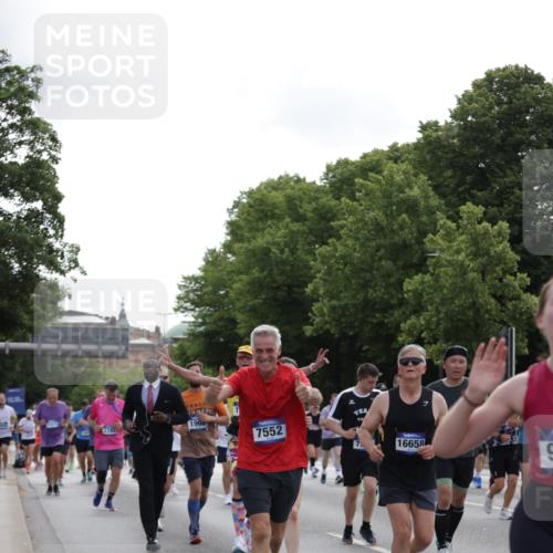 29.06.2025 - hella hamburg halbmarathon Jannik Wohlers http://msf.ph/oto/8305785 29.06.2025 10:37:45 Lombardsbrücke 1196, 1394, 1457, 1596, 1742, 1901, 1966, 2498, 2786, 3242, 3716, 3880, 4414, 4921, 5300, 5713, 6199, 6200, 6697, 6751, 6930, 7118, 7165, 7552, 7629, 7914, 8198, 8199, 8539, 8615, 8696, 9350, 9391, 10025, 10584, 11152, 11421, 11479, 11812, 12573, 12675, 12892, 12997, 13103, 13442, 14016, 14163, 14406, 15329, 15355, 15417, 15562, 15762, 16061, 16211, 16220, 16465, 16658, 16876, 16942, 17053, 18572, 18592, 18937 meine-sportfotos.de