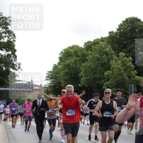 29.06.2025 - hella hamburg halbmarathon Jannik Wohlers http://msf.ph/oto/8305801 29.06.2025 10:37:46 Lombardsbrücke 1196, 1394, 1457, 1596, 1742, 1901, 1966, 2498, 2786, 3242, 3338, 3716, 3880, 4414, 4921, 5300, 5713, 6199, 6200, 6697, 6751, 6930, 7118, 7165, 7552, 7629, 7868, 7914, 8198, 8199, 8539, 8615, 8696, 9350, 9391, 10025, 10584, 11152, 11421, 11479, 11812, 12573, 12675, 12892, 12997, 13103, 13442, 13833, 14016, 14163, 14406, 15329, 15355, 15417, 15562, 15762, 16061, 16220, 16465, 16658, 16876, 16942, 17053, 18572, 18592, 18937 meine-sportfotos.de