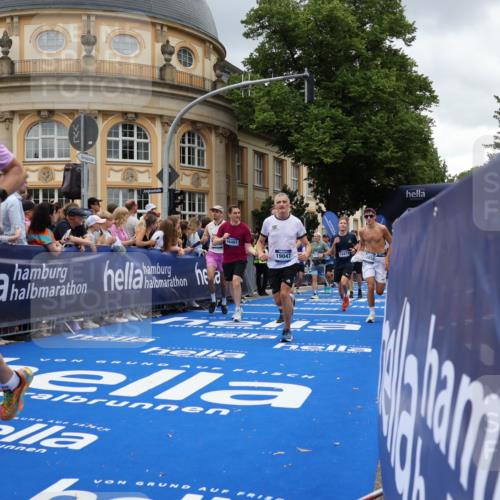 29.06.2025 - hella hamburg halbmarathon Strokosch-Dieckow http://msf.ph/oto/8305823 29.06.2025 10:55:48 Ziel 1179, 1834, 2612, 3256, 3668, 4772, 5021, 6569, 6924, 7147, 7221, 7976, 8255, 8968, 9246, 10084, 10212, 12483, 12858, 13474, 14365, 15884, 16401, 16434, 16786, 18125, 18190, 18867, 19047 meine-sportfotos.de