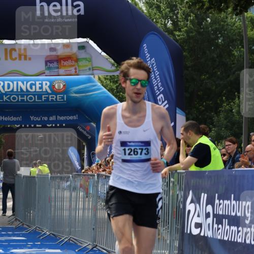 29.06.2025 - hella hamburg halbmarathon Strokosch-Dieckow http://msf.ph/oto/8305828 29.06.2025 10:15:31 Ziel 12673 meine-sportfotos.de