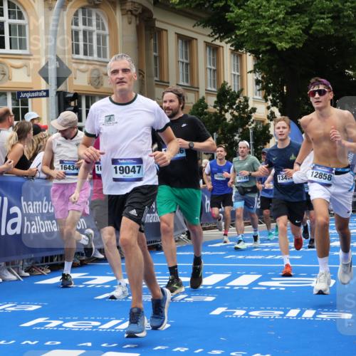 29.06.2025 - hella hamburg halbmarathon Strokosch-Dieckow http://msf.ph/oto/8305841 29.06.2025 10:55:49 Ziel 1179, 2612, 3256, 3668, 4772, 5021, 6569, 6924, 7147, 7221, 7976, 8968, 9246, 10084, 12483, 12858, 13474, 14365, 15884, 16401, 16434, 16786, 18125, 18190, 18867, 19047 meine-sportfotos.de