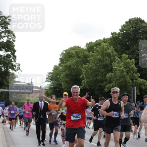 29.06.2025 - hella hamburg halbmarathon Jannik Wohlers http://msf.ph/oto/8305863 29.06.2025 10:37:46 Lombardsbrücke 1196, 1394, 1457, 1596, 1742, 1901, 1966, 2498, 2786, 3242, 3338, 3716, 3880, 4414, 4921, 5300, 5713, 6199, 6200, 6697, 6751, 6930, 7118, 7165, 7552, 7629, 7868, 7914, 8198, 8199, 8539, 8615, 8696, 9350, 9391, 10025, 10584, 11152, 11421, 11479, 11812, 12573, 12675, 12892, 12997, 13103, 13442, 13833, 14016, 14163, 14406, 15329, 15355, 15417, 15562, 15762, 16061, 16220, 16465, 16658, 16876, 16942, 17053, 18572, 18592, 18937 meine-sportfotos.de