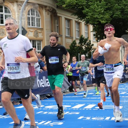 29.06.2025 - hella hamburg halbmarathon Strokosch-Dieckow http://msf.ph/oto/8305868 29.06.2025 10:55:49 Ziel 1179, 2612, 3256, 3668, 4772, 5021, 6569, 6924, 7147, 7221, 7976, 8968, 9246, 10084, 12483, 12858, 13474, 14365, 15884, 16401, 16434, 16786, 18125, 18190, 18867, 19047 meine-sportfotos.de
