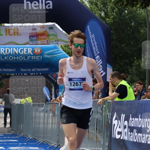 29.06.2025 - hella hamburg halbmarathon Strokosch-Dieckow http://msf.ph/oto/8305884 29.06.2025 10:15:31 Ziel 12673 meine-sportfotos.de
