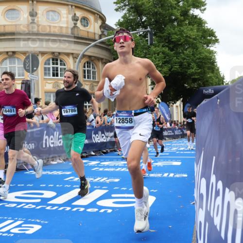 29.06.2025 - hella hamburg halbmarathon Strokosch-Dieckow http://msf.ph/oto/8305894 29.06.2025 10:55:50 Ziel 1179, 2612, 3256, 3668, 4772, 5021, 6569, 7147, 7221, 7976, 8968, 9246, 10084, 12858, 13474, 14365, 15868, 15884, 16401, 16434, 16786, 18125, 18867, 19047 meine-sportfotos.de