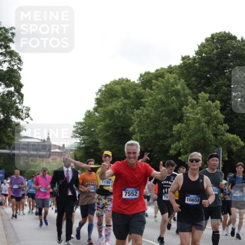 29.06.2025 - hella hamburg halbmarathon Jannik Wohlers http://msf.ph/oto/8305917 29.06.2025 10:37:46 Lombardsbrücke 1196, 1394, 1457, 1596, 1742, 1901, 1966, 2498, 2786, 3242, 3338, 3716, 3880, 4414, 4921, 5300, 5713, 6199, 6200, 6697, 6751, 6930, 7118, 7165, 7552, 7629, 7868, 7914, 8198, 8199, 8539, 8615, 8696, 9350, 9391, 10025, 10584, 11152, 11421, 11479, 11812, 12573, 12675, 12892, 12997, 13103, 13442, 13833, 14016, 14163, 14406, 15329, 15355, 15417, 15562, 15762, 16061, 16220, 16465, 16658, 16876, 16942, 17053, 18572, 18592, 18937 meine-sportfotos.de