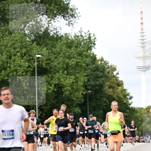 29.06.2025 - hella hamburg halbmarathon Dr. Thomas Lammeyer http://msf.ph/oto/8305958 29.06.2025 10:38:09 Kennedybrücke 1189, 1275, 1764, 1787, 2038, 2276, 2464, 2496, 2526, 2933, 3264, 3340, 3345, 3848, 4445, 4807, 4824, 4826, 5096, 5141, 5557, 5566, 5569, 5691, 5821, 5822, 5887, 6364, 6515, 6516, 6574, 6956, 7027, 7565, 7633, 7653, 7982, 8157, 8277, 8282, 8349, 8375, 8377, 8383, 8401, 8620, 9094, 9438, 9875, 9995, 10007, 10048, 10071, 10561, 10564, 10800, 11229, 11237, 11338 meine-sportfotos.de