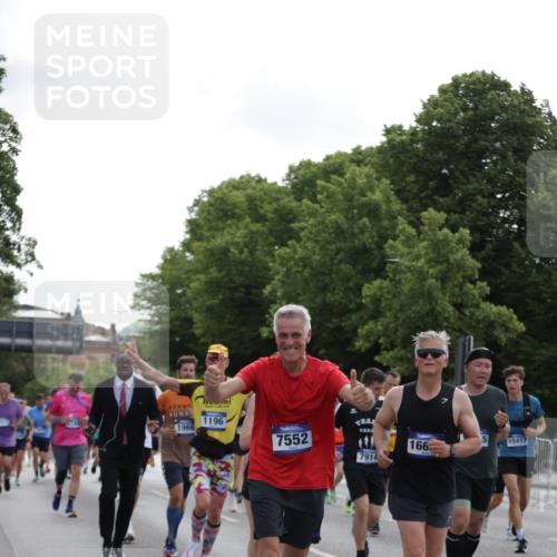 29.06.2025 - hella hamburg halbmarathon Jannik Wohlers http://msf.ph/oto/8305974 29.06.2025 10:37:46 Lombardsbrücke 1196, 1394, 1457, 1596, 1742, 1901, 1966, 2498, 2786, 3242, 3338, 3716, 3880, 4414, 4921, 5300, 5713, 6199, 6200, 6697, 6751, 6930, 7118, 7165, 7552, 7629, 7868, 7914, 8198, 8199, 8539, 8615, 8696, 9350, 9391, 10025, 10584, 11152, 11421, 11479, 11812, 12573, 12675, 12892, 12997, 13103, 13442, 13833, 14016, 14163, 14406, 15329, 15355, 15417, 15562, 15762, 16061, 16220, 16465, 16658, 16876, 16942, 17053, 18572, 18592, 18937 meine-sportfotos.de