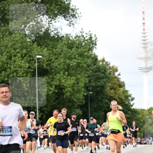 29.06.2025 - hella hamburg halbmarathon Dr. Thomas Lammeyer http://msf.ph/oto/8305976 29.06.2025 10:38:10 Kennedybrücke 1189, 1275, 1764, 1787, 2038, 2276, 2464, 2496, 2526, 2933, 3264, 3340, 3345, 3848, 4445, 4807, 4824, 4826, 5096, 5141, 5557, 5566, 5569, 5691, 5821, 5822, 5887, 6364, 6515, 6516, 6574, 6956, 7027, 7565, 7633, 7653, 7982, 8157, 8277, 8282, 8349, 8375, 8377, 8383, 8401, 9094, 9875, 9995, 10007, 10048, 10071, 10561, 10564, 11229, 11237, 11338 meine-sportfotos.de