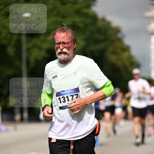 29.06.2025 - hella hamburg halbmarathon Dr. Thomas Lammeyer http://msf.ph/oto/8306009 29.06.2025 10:16:40 Kennedybrücke 1020, 1051, 2531, 2942, 3360, 3363, 4532, 5150, 6489, 7014, 7873, 7907, 8398, 8405, 8917, 9705, 10067, 10402, 10409, 11025 meine-sportfotos.de