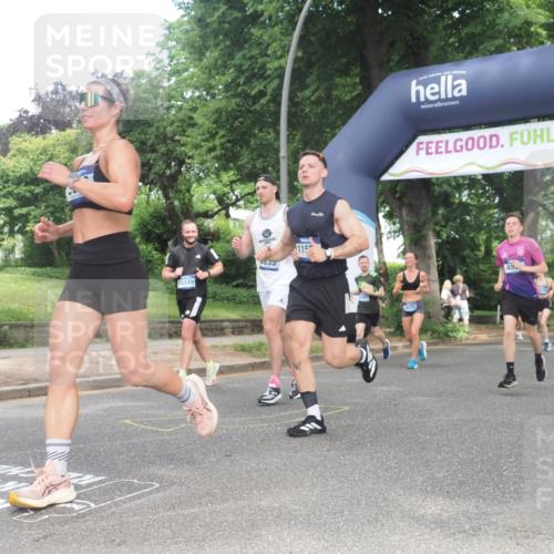 29.06.2025 - hella hamburg halbmarathon KatJ http://msf.ph/oto/8306174 29.06.2025 10:43:59 Zwischen KM18-KM19 2676, 4833, 4940, 4951, 5570, 6835 meine-sportfotos.de