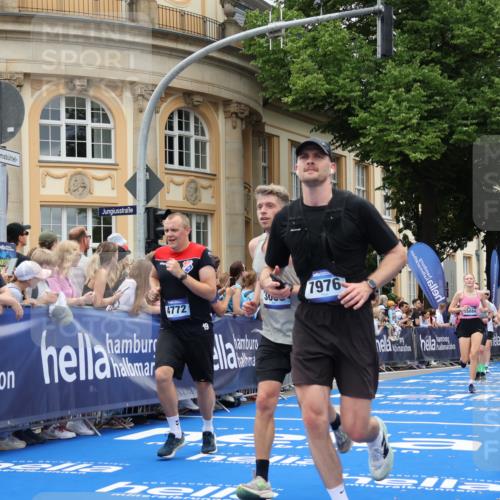 29.06.2025 - hella hamburg halbmarathon Strokosch-Dieckow http://msf.ph/oto/8306206 29.06.2025 10:55:53 Ziel 1179, 2612, 3256, 3668, 4772, 6569, 7147, 7976, 8968, 9246, 10084, 12858, 13474, 14867, 15184, 15868, 15884, 16176, 16401, 16434, 16786, 18125, 18867, 19047 meine-sportfotos.de