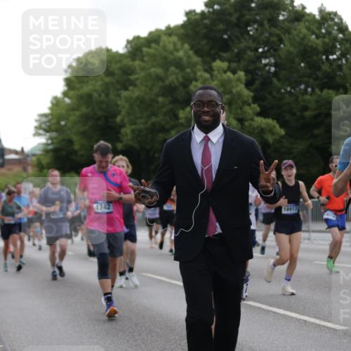 29.06.2025 - hella hamburg halbmarathon Jannik Wohlers http://msf.ph/oto/8306254 29.06.2025 10:37:50 Lombardsbrücke 1196, 1394, 1457, 1596, 1742, 1791, 1901, 1966, 2113, 2498, 2786, 3010, 3094, 3095, 3242, 3286, 3338, 3635, 3636, 3716, 4414, 4921, 5300, 5713, 6199, 6200, 6751, 6930, 7118, 7165, 7552, 7629, 7868, 7914, 8198, 8199, 8539, 8615, 8696, 8718, 9350, 9391, 9699, 10584, 11728, 11812, 12573, 12675, 12677, 12892, 12997, 13103, 13442, 13833, 14016, 14163, 14406, 15101, 15355, 15417, 15562, 15762, 16061, 16465, 16658, 16876, 16942, 17053, 18592 meine-sportfotos.de