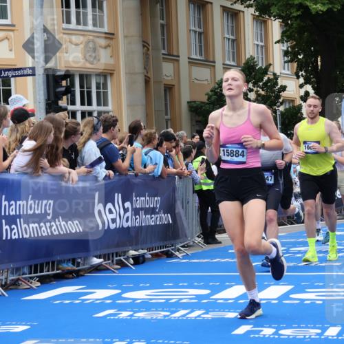 29.06.2025 - hella hamburg halbmarathon Strokosch-Dieckow http://msf.ph/oto/8306279 29.06.2025 10:55:56 Ziel 1179, 1180, 2612, 3042, 3058, 3256, 3668, 4772, 7147, 7976, 8968, 9246, 10084, 14867, 15184, 15868, 15884, 16176, 18212, 18867 meine-sportfotos.de