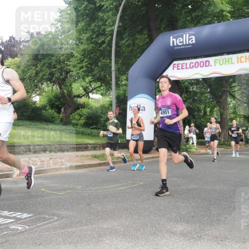 29.06.2025 - hella hamburg halbmarathon KatJ http://msf.ph/oto/8306314 29.06.2025 10:43:59 Zwischen KM18-KM19 2676, 4833, 4940, 4951, 5570, 6835 meine-sportfotos.de