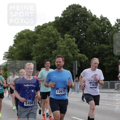 29.06.2025 - hella hamburg halbmarathon Jannik Wohlers http://msf.ph/oto/8306339 29.06.2025 10:37:56 Lombardsbrücke 1196, 1394, 1457, 1596, 1742, 1791, 1966, 2113, 2151, 2498, 3010, 3094, 3095, 3242, 3286, 3338, 3635, 3636, 3716, 3777, 3841, 4139, 4155, 4159, 4414, 4883, 5085, 5089, 5155, 5300, 5735, 6200, 6751, 6930, 7117, 7165, 7552, 7868, 7914, 8615, 8696, 8718, 9424, 9699, 10584, 11728, 11812, 12116, 12573, 12675, 12677, 12892, 13000, 13200, 13442, 13823, 13833, 14016, 14163, 14406, 15101, 15355, 15417, 15644, 16061, 16174, 16214, 16465, 16658, 16708, 16876, 16942, 17053, 17091 meine-sportfotos.de