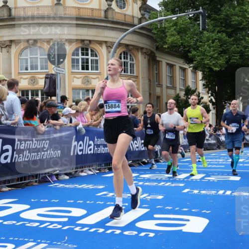 29.06.2025 - hella hamburg halbmarathon Strokosch-Dieckow http://msf.ph/oto/8306345 29.06.2025 10:55:57 Ziel 1180, 2612, 3042, 3058, 3256, 3668, 4772, 7147, 7594, 7976, 8968, 9246, 10084, 14867, 15184, 15868, 15884, 16176, 18212, 18867 meine-sportfotos.de