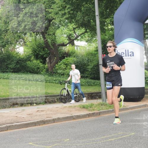 29.06.2025 - hella hamburg halbmarathon KatJ http://msf.ph/oto/8306372 29.06.2025 10:14:34 Zwischen KM18-KM19 7331, 7855 meine-sportfotos.de