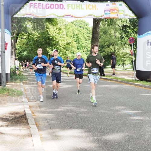 29.06.2025 - hella hamburg halbmarathon MichiJ http://msf.ph/oto/8306383 29.06.2025 10:35:32 Zwischen KM18-KM19 3852, 12685, 14482, 15350, 15478, 15479, 15573, 15714, 18297 meine-sportfotos.de