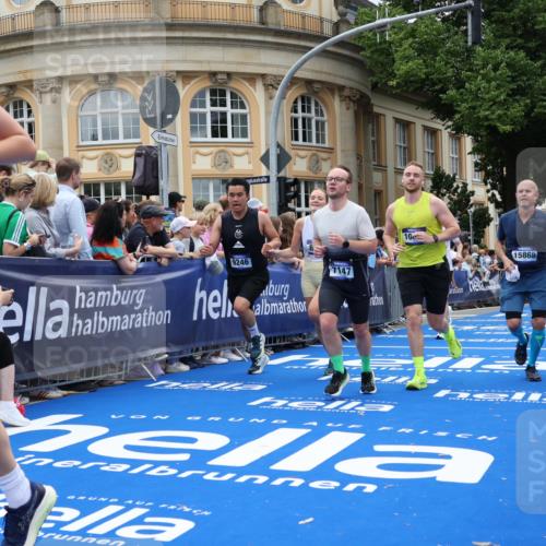 29.06.2025 - hella hamburg halbmarathon Strokosch-Dieckow http://msf.ph/oto/8306397 29.06.2025 10:55:58 Ziel 1180, 2612, 3042, 3058, 3668, 4772, 7147, 7594, 7976, 8968, 9246, 10084, 14867, 15184, 15868, 15884, 16176, 17640, 18212 meine-sportfotos.de