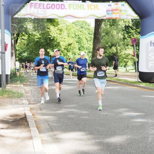 29.06.2025 - hella hamburg halbmarathon MichiJ http://msf.ph/oto/8306415 29.06.2025 10:35:32 Zwischen KM18-KM19 3852, 12685, 14482, 15350, 15478, 15479, 15573, 15714, 18297 meine-sportfotos.de