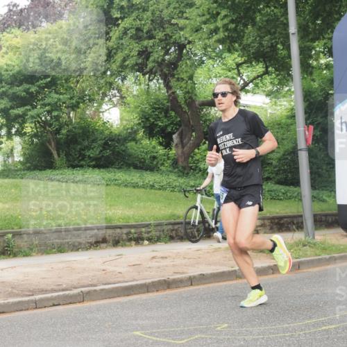 29.06.2025 - hella hamburg halbmarathon KatJ http://msf.ph/oto/8306443 29.06.2025 10:14:34 Zwischen KM18-KM19 7331, 7855 meine-sportfotos.de