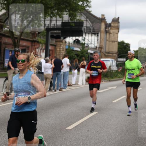 29.06.2025 - hella hamburg halbmarathon Yannick Fuchs http://msf.ph/oto/8306469 29.06.2025 10:50:20 20KM 1583, 1877, 2083, 2378, 2741, 4152, 4594, 4813, 5418, 5570, 5721, 5744, 6759, 7037, 7547, 7646, 8330, 8968, 8996, 9246, 9622, 9884, 9903, 10084, 10093, 10665, 11143, 11554, 11870, 12348, 12590, 12712, 12858, 13691, 14408, 14588, 14867, 15134, 15407, 16008, 16009, 16043, 16121, 16620, 16625, 16679, 17268, 17468, 17660, 17993, 18117, 18531, 18867, 18899, 18966, 19091 meine-sportfotos.de