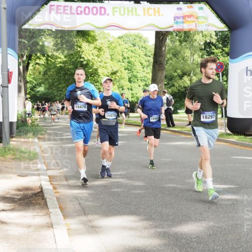 29.06.2025 - hella hamburg halbmarathon MichiJ http://msf.ph/oto/8306482 29.06.2025 10:35:32 Zwischen KM18-KM19 3852, 12685, 14482, 15350, 15478, 15479, 15573, 15714, 18297 meine-sportfotos.de