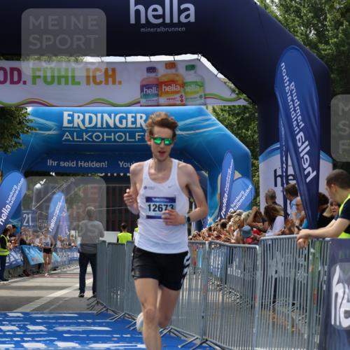 29.06.2025 - hella hamburg halbmarathon Strokosch-Dieckow http://msf.ph/oto/8306494 29.06.2025 10:15:31 Ziel 12673 meine-sportfotos.de