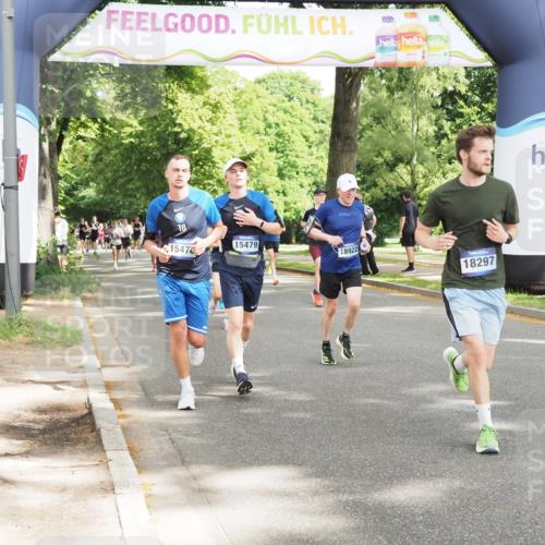 29.06.2025 - hella hamburg halbmarathon MichiJ http://msf.ph/oto/8306496 29.06.2025 10:35:32 Zwischen KM18-KM19 3852, 12685, 14482, 15350, 15478, 15479, 15573, 15714, 18297 meine-sportfotos.de
