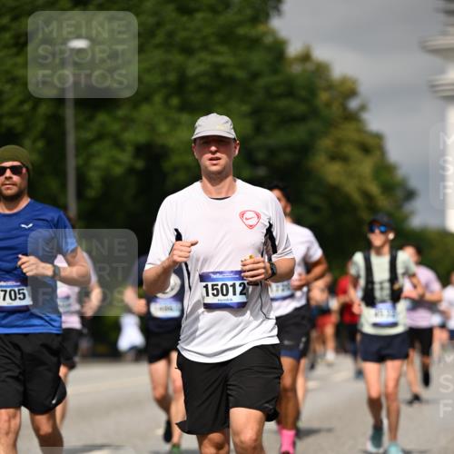 29.06.2025 - hella hamburg halbmarathon Dr. Thomas Lammeyer http://msf.ph/oto/8306521 29.06.2025 10:16:44 Kennedybrücke 1020, 1051, 2531, 2942, 3360, 3363, 4187, 4532, 5150, 6489, 7014, 7873, 8398, 8405, 8917, 9705, 10067, 10402, 10409, 11025 meine-sportfotos.de