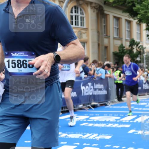 29.06.2025 - hella hamburg halbmarathon Strokosch-Dieckow http://msf.ph/oto/8306569 29.06.2025 10:56:00 Ziel 1180, 3042, 3058, 4594, 4813, 5570, 7147, 7594, 8968, 9246, 10084, 12545, 14867, 15184, 15868, 15884, 16176, 17640, 17642, 18212 meine-sportfotos.de
