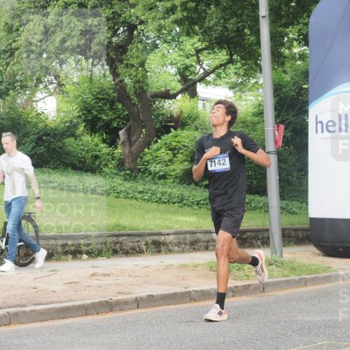 29.06.2025 - hella hamburg halbmarathon KatJ http://msf.ph/oto/8306650 29.06.2025 10:14:36 Zwischen KM18-KM19 7142, 7331, 7855 meine-sportfotos.de