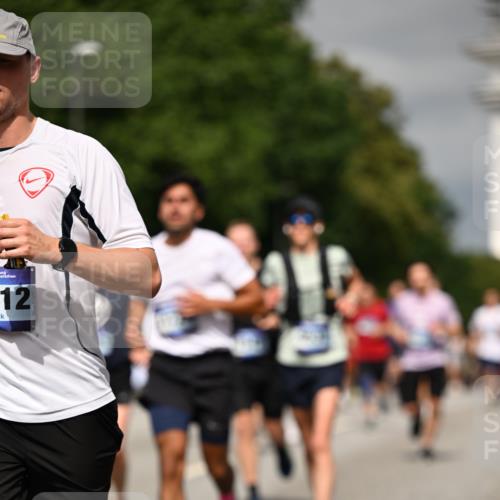 29.06.2025 - hella hamburg halbmarathon Dr. Thomas Lammeyer http://msf.ph/oto/8306651 29.06.2025 10:16:45 Kennedybrücke 1020, 1051, 2531, 2942, 3360, 3363, 4187, 4532, 6489, 7014, 7873, 8398, 8405, 8917, 9705, 10067, 10402, 10409, 11025 meine-sportfotos.de