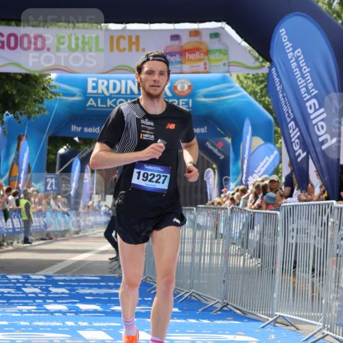 29.06.2025 - hella hamburg halbmarathon Strokosch-Dieckow http://msf.ph/oto/8306670 29.06.2025 10:14:28 Ziel 19227 meine-sportfotos.de