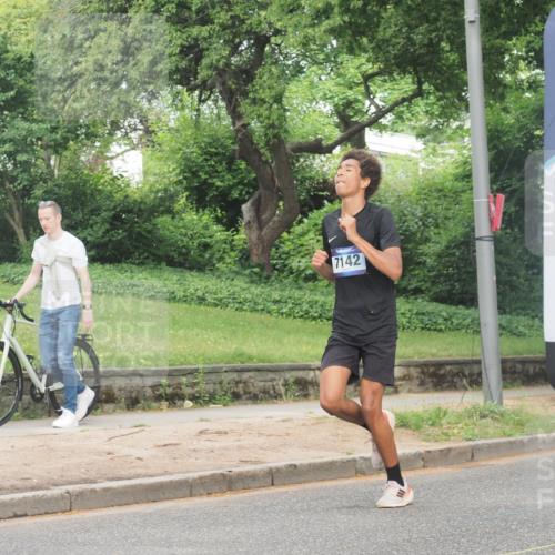 29.06.2025 - hella hamburg halbmarathon KatJ http://msf.ph/oto/8306672 29.06.2025 10:14:36 Zwischen KM18-KM19 7142, 7331, 7855 meine-sportfotos.de