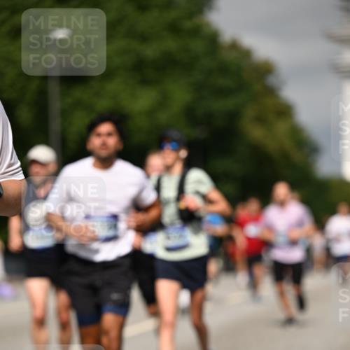 29.06.2025 - hella hamburg halbmarathon Dr. Thomas Lammeyer http://msf.ph/oto/8306680 29.06.2025 10:16:45 Kennedybrücke 1020, 1051, 2531, 2942, 3360, 3363, 4187, 4532, 6489, 7014, 7873, 8398, 8405, 8917, 9705, 10067, 10402, 10409, 11025 meine-sportfotos.de