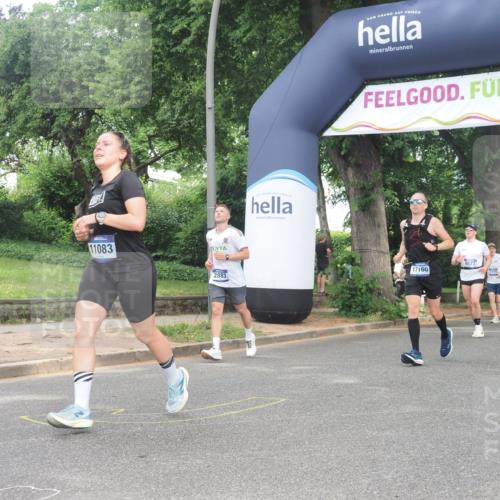 29.06.2025 - hella hamburg halbmarathon KatJ http://msf.ph/oto/8306710 29.06.2025 10:44:03 Zwischen KM18-KM19 2883, 4833, 4951, 5570, 6835 meine-sportfotos.de