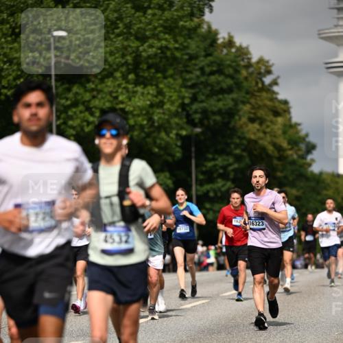 29.06.2025 - hella hamburg halbmarathon Dr. Thomas Lammeyer http://msf.ph/oto/8306722 29.06.2025 10:16:46 Kennedybrücke 1020, 1051, 2531, 2942, 3360, 3363, 4187, 4532, 6489, 7014, 7873, 8398, 8405, 8917, 9705, 10067, 10409, 11025 meine-sportfotos.de